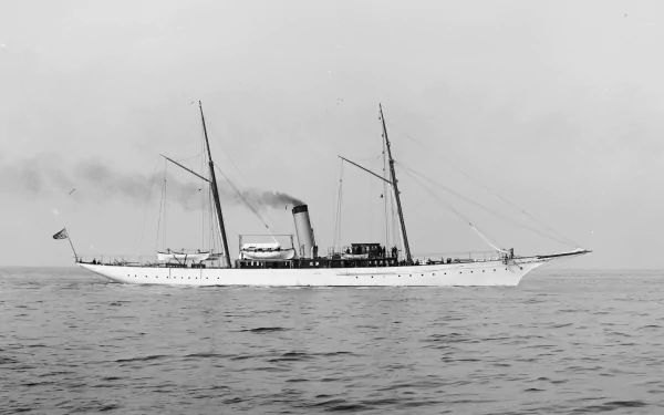 4K Ultra HD PC desktop wallpaper and background of the military steam yacht USS Scorpion (PY-3) underway, funnels smoking against a calm sea and horizon.