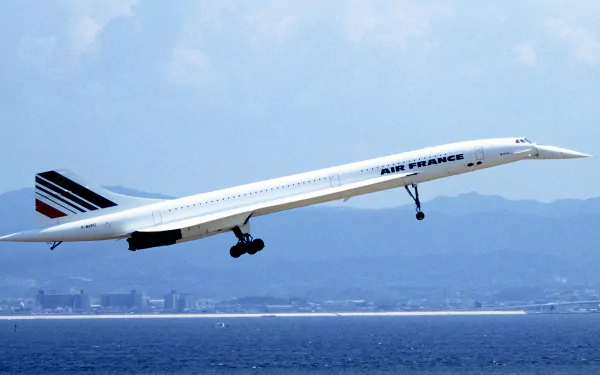 4K Ultra HD desktop wallpaper featuring an Air France Concorde aircraft taking off over the ocean with mountains in the background.