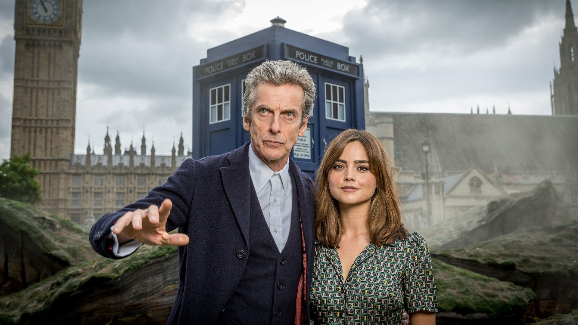 4K Ultra HD wallpaper featuring the Twelfth Doctor and Clara from the TV show Doctor Who (2005) with the iconic TARDIS and London landmarks in the background.