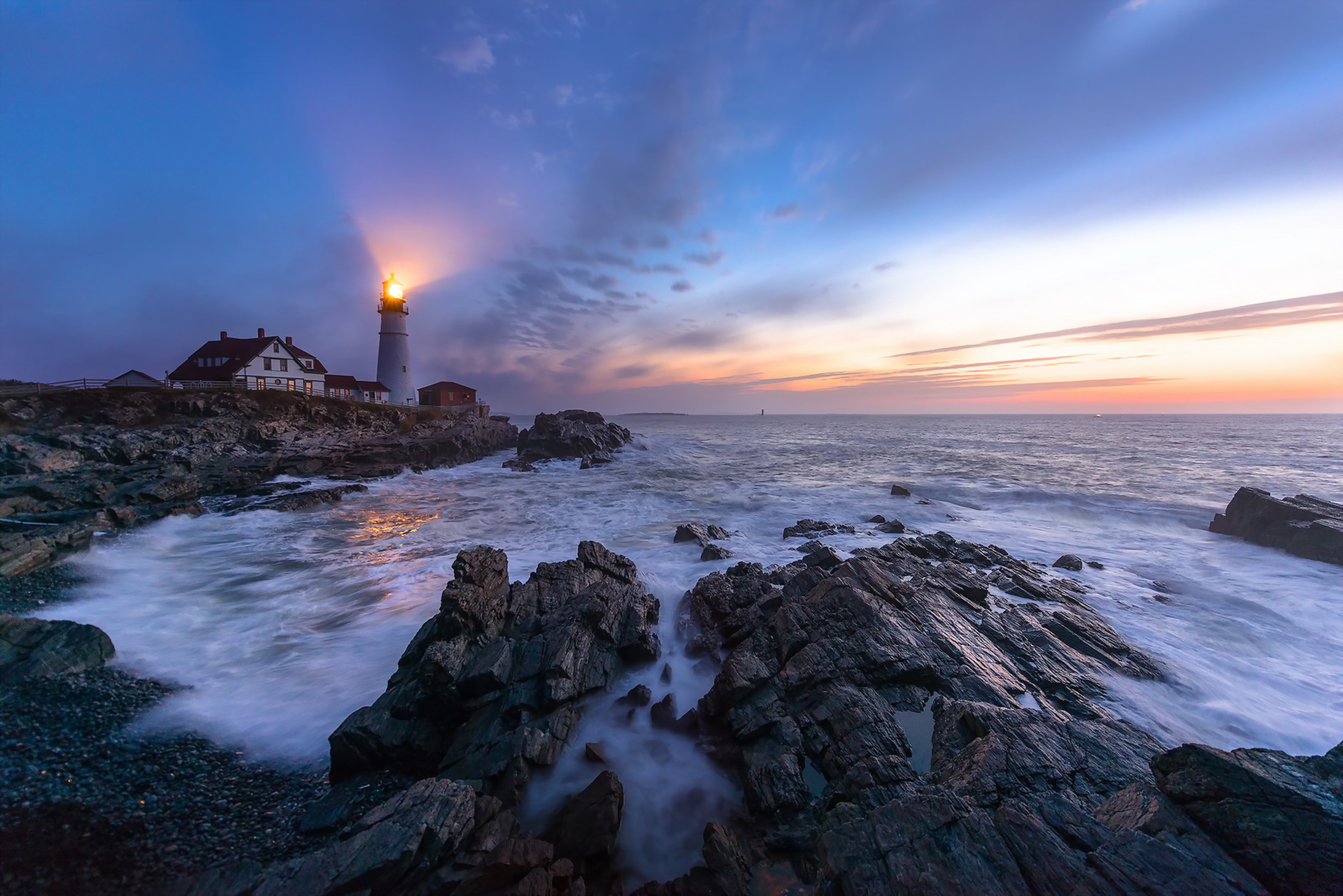 Coast lighting. Маяк Кейп-Элизабет Мэн. Маяк Линдеснес Норвегия. Лайтхаус Маяк. Маяк Турлитис Греция.