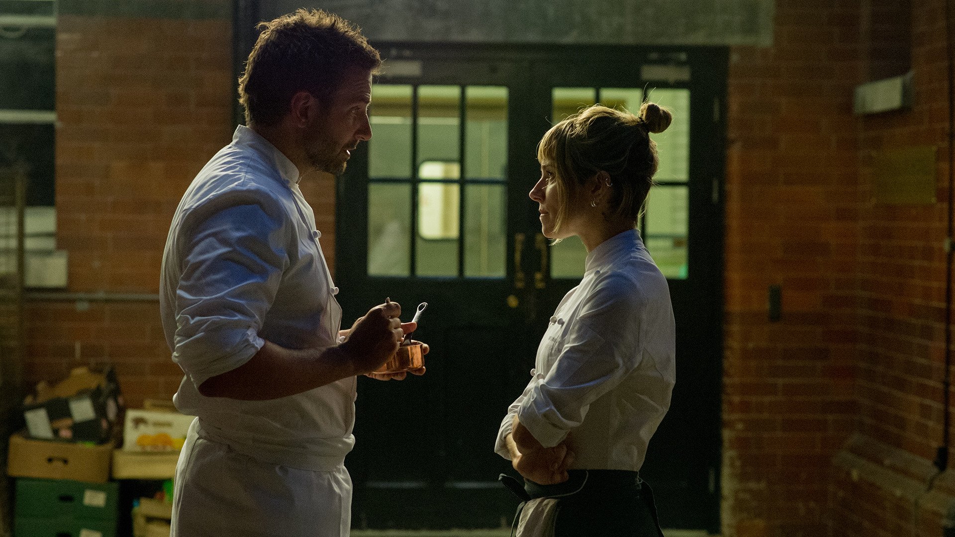 Download Sienna Miller Bradley Cooper Movie Burnt HD Wallpaper(01)