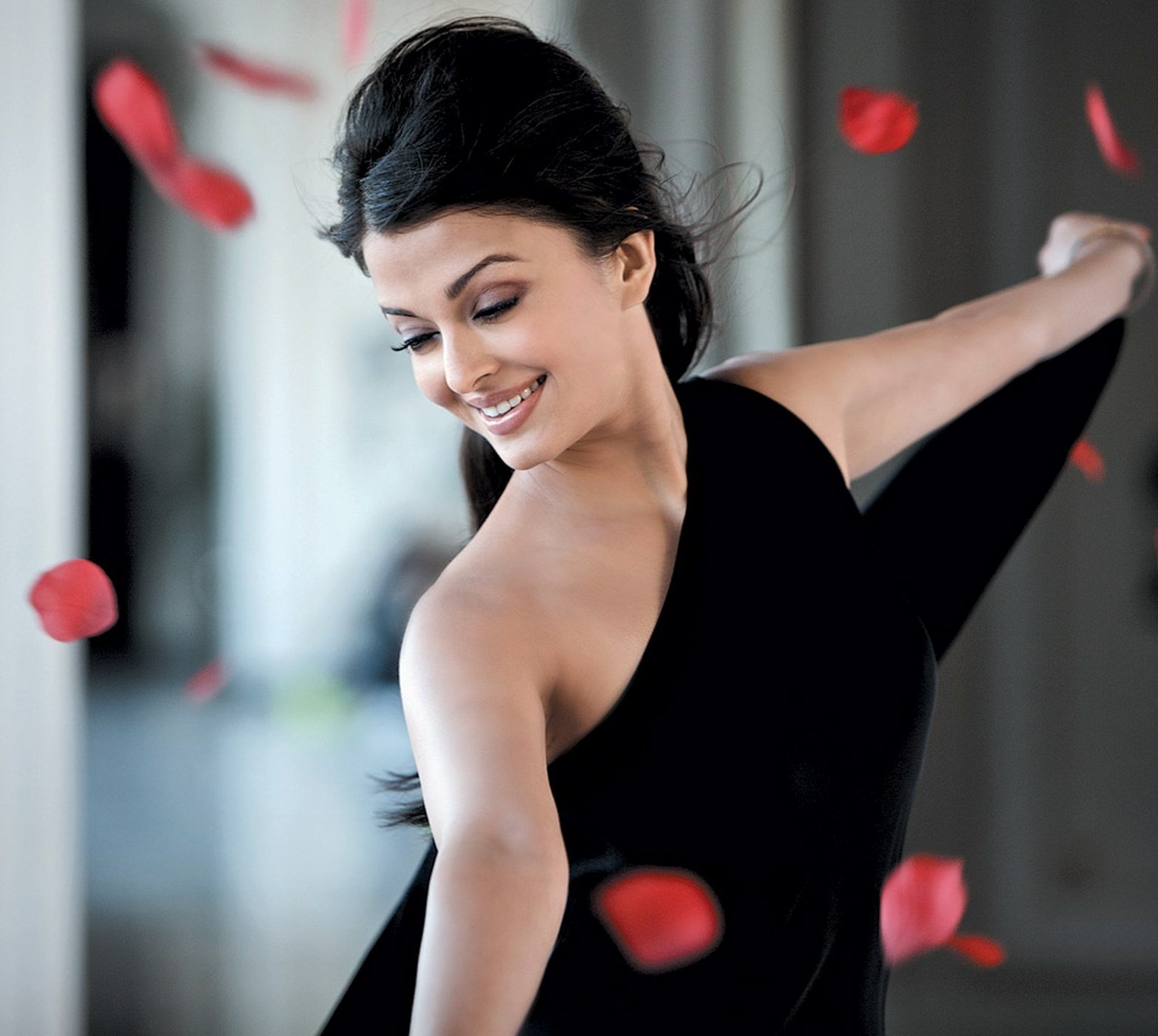 Download Celebrity Aishwarya Rai Wallpaper