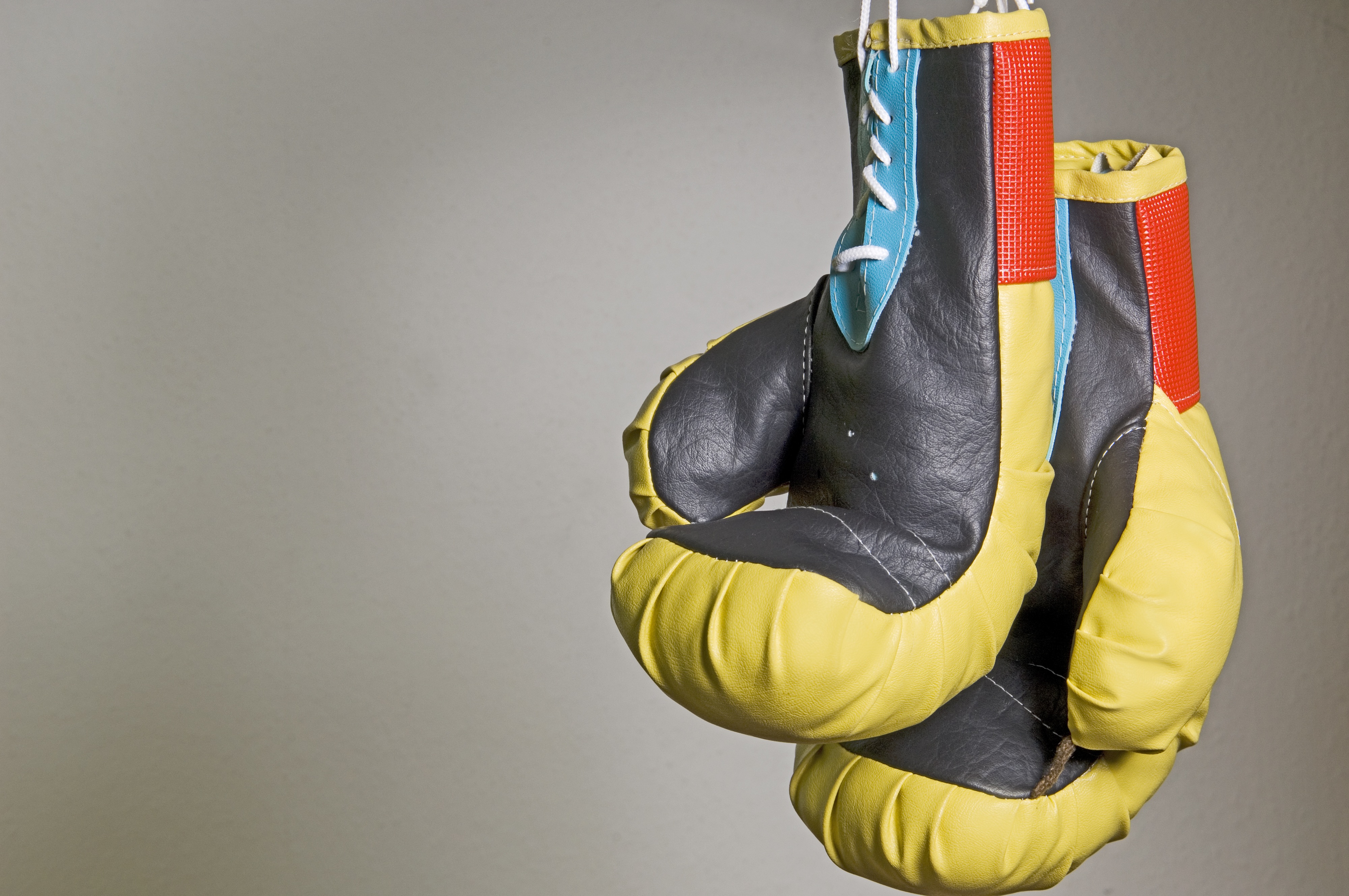 Photo of hanging boxing gloves by andreas160578