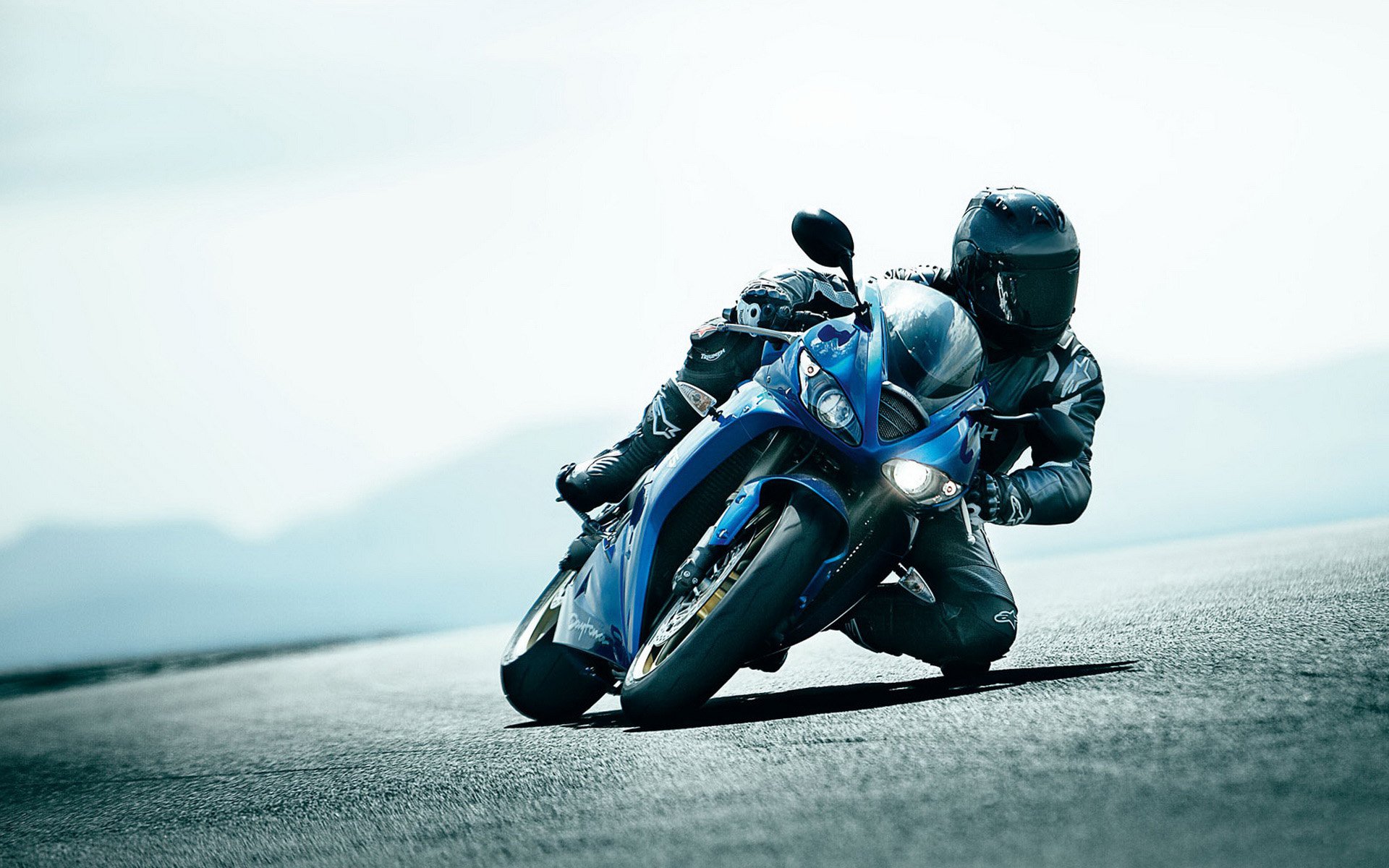 Download Racing Motorcycle Vehicle Triumph Daytona HD Wallpaper