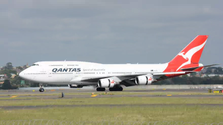  VH-OEG Qantas Boeing 747-438ER Taking off from Sydney Airport