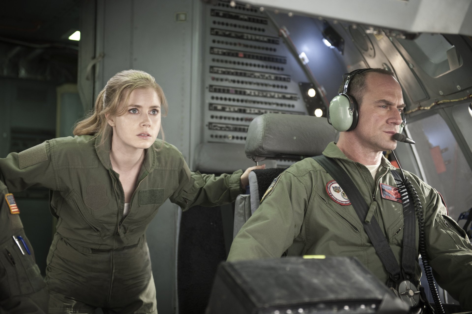 HD PC desktop wallpaper featuring Amy Adams as Lois Lane and Christopher Meloni in a scene from the movie Man of Steel.