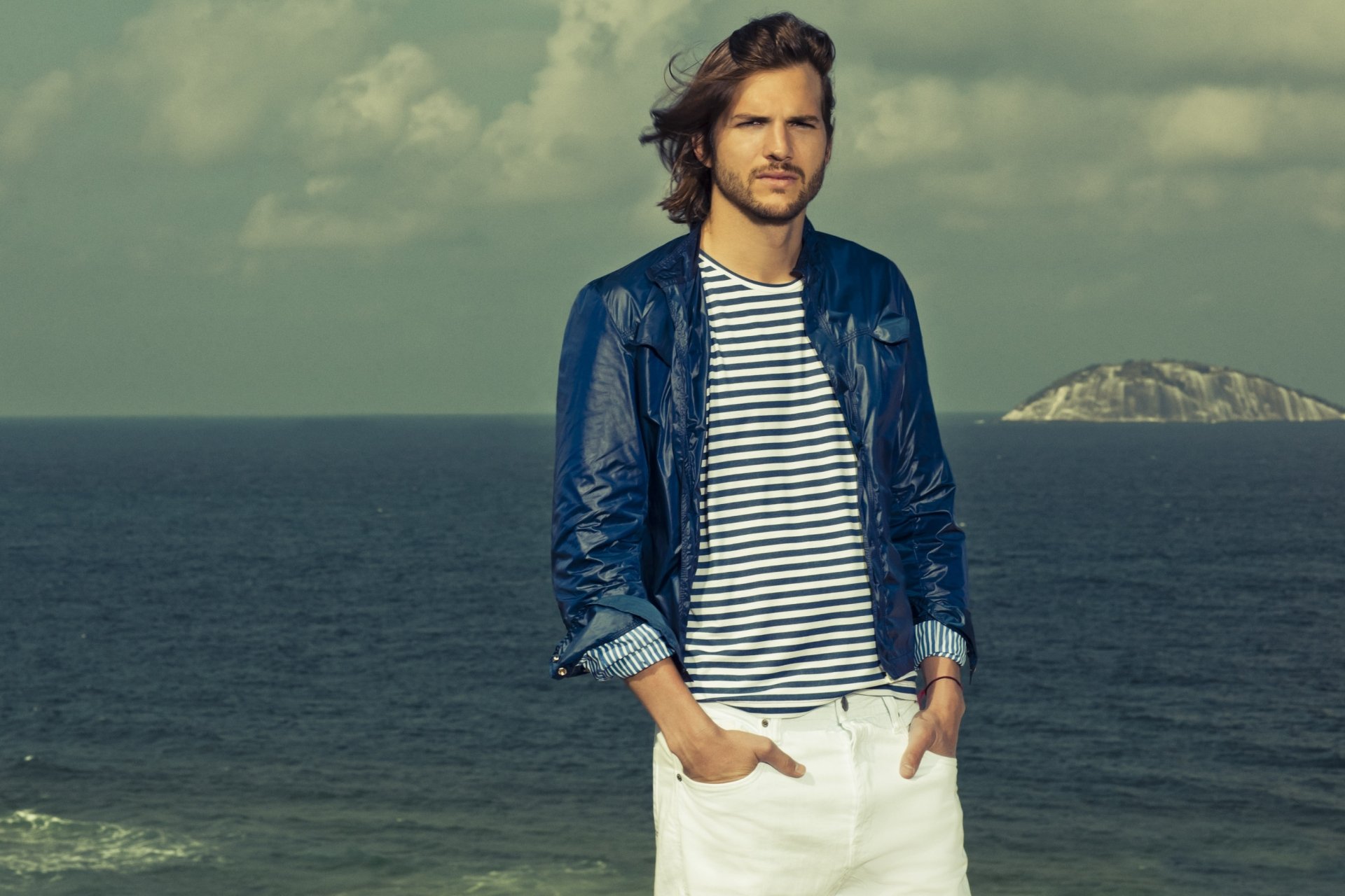 Download Actor Celebrity Ashton Kutcher HD Wallpaper