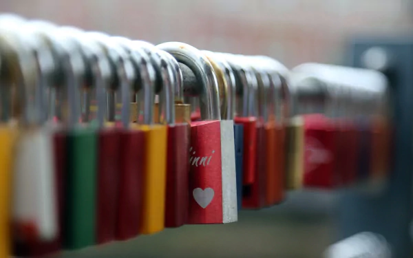 Romantic close-up blur man made lock HD Desktop Wallpaper | Background Image