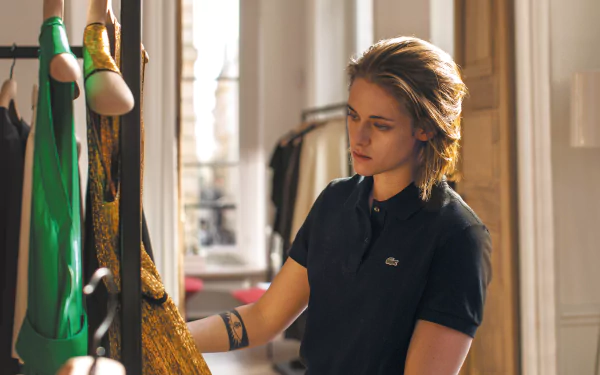 Kristen Stewart in a scene from the movie Personal Shopper, showcased in a 4K Ultra HD PC desktop wallpaper and background.