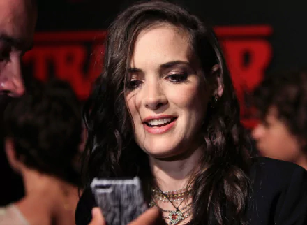 Celebrity Winona Ryder HD Desktop Wallpaper | Background Image