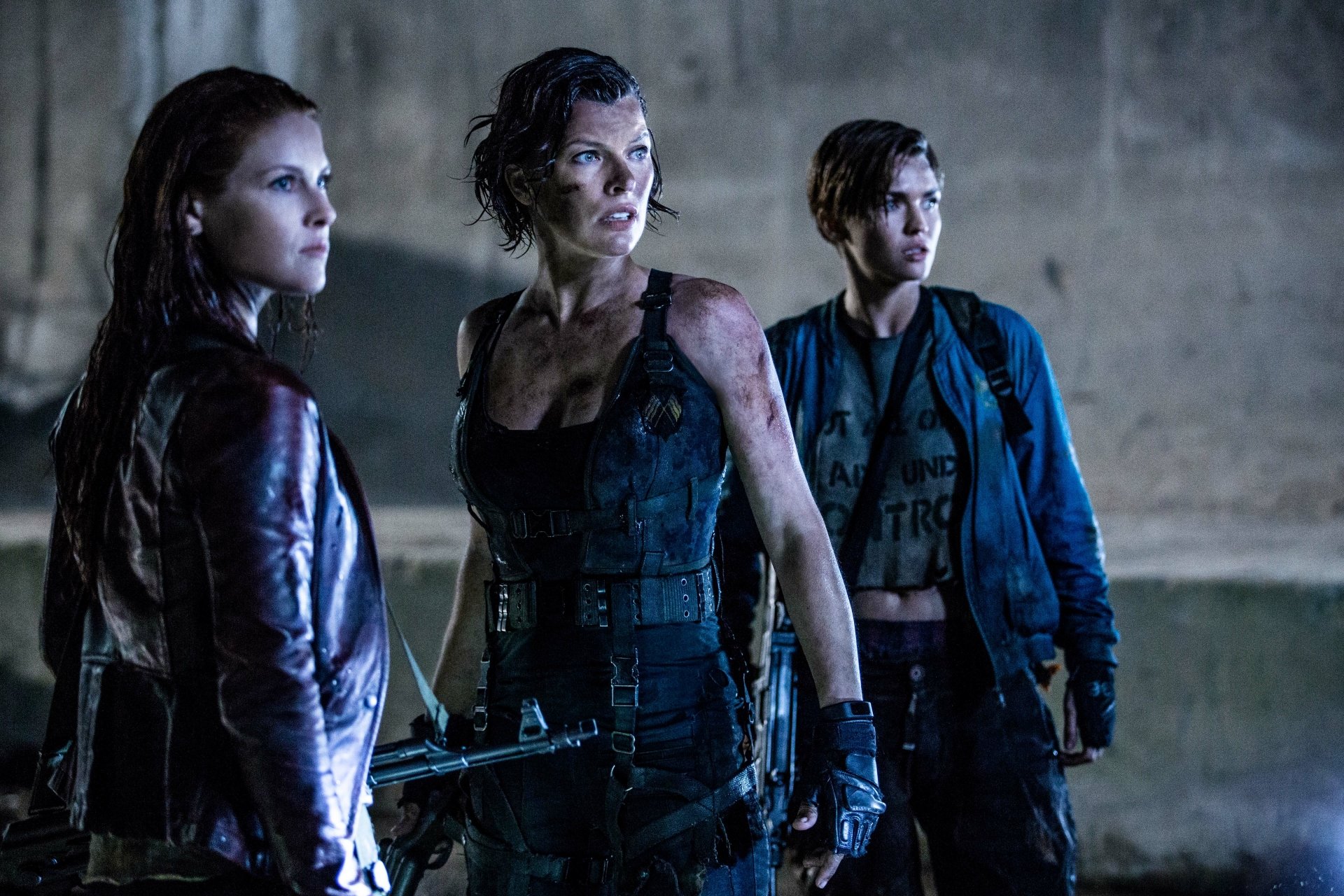 Alice and her allies prepare for battle in a scene from Resident Evil: The Final Chapter, starring Milla Jovovich. This striking 4K Ultra HD image captures their fierce determination.