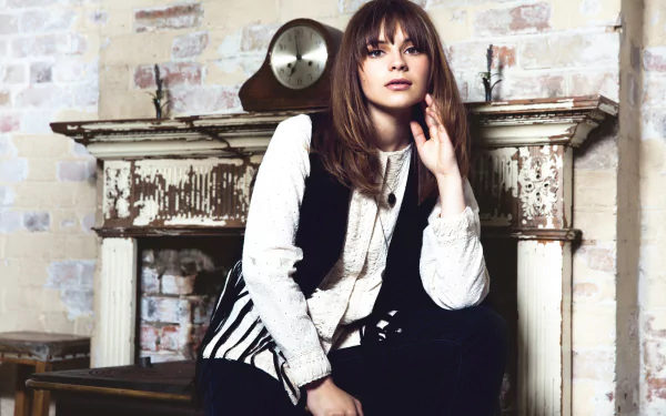 brown eyes English brunette singer music Gabrielle Aplin HD Desktop Wallpaper | Background Image