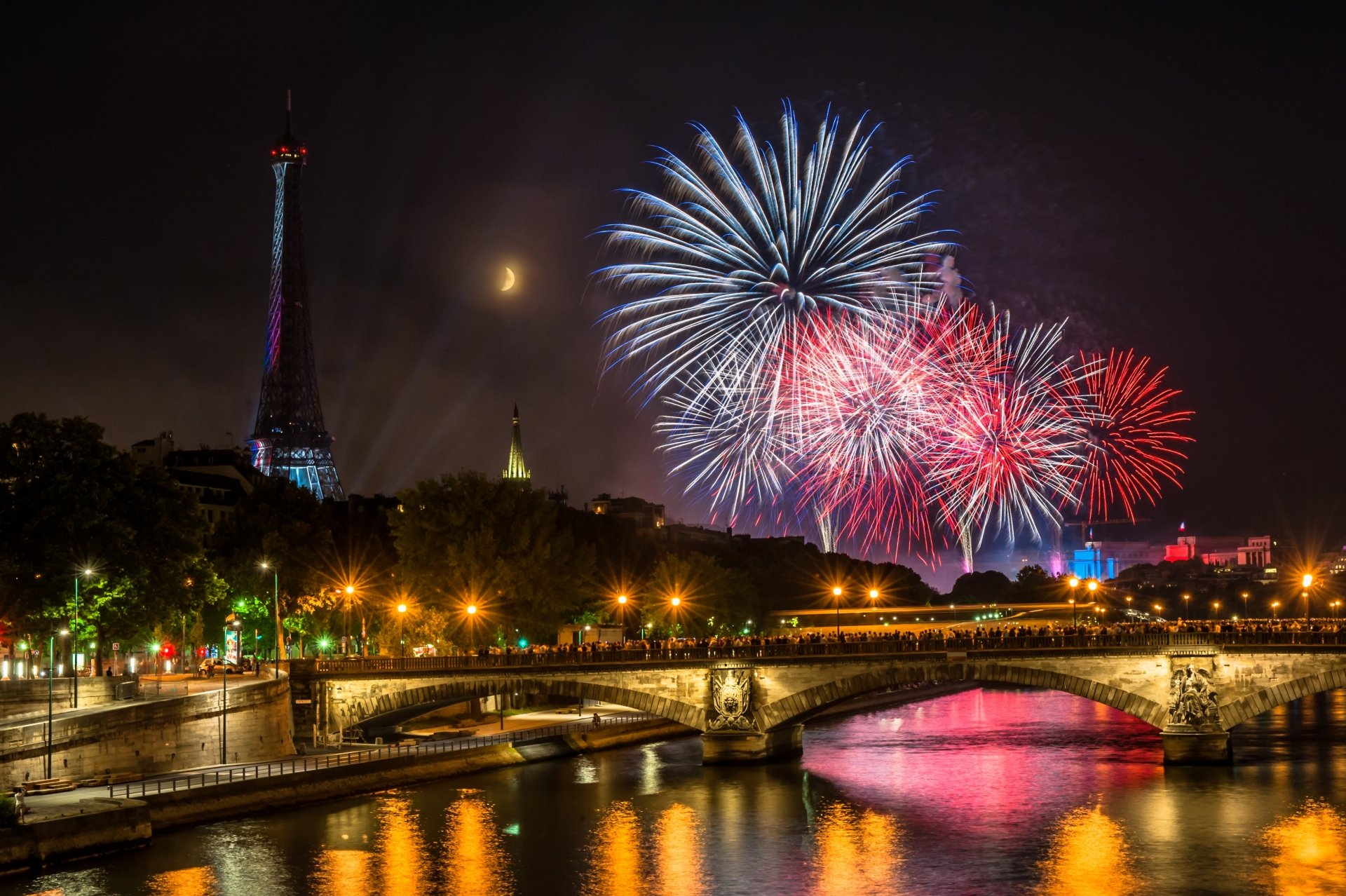 eiffel tower with fireworks hd pics