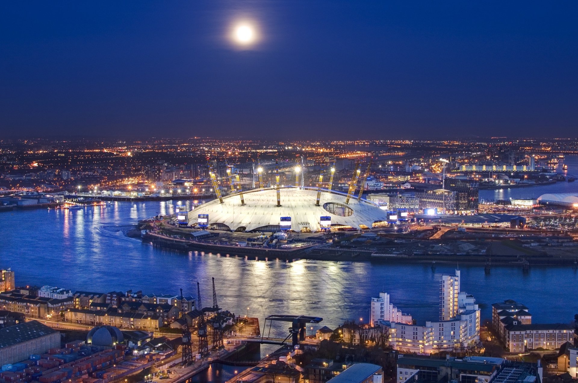 London Nightscape: Thames River & Stadium Glow in HD | 2000x1328 ...