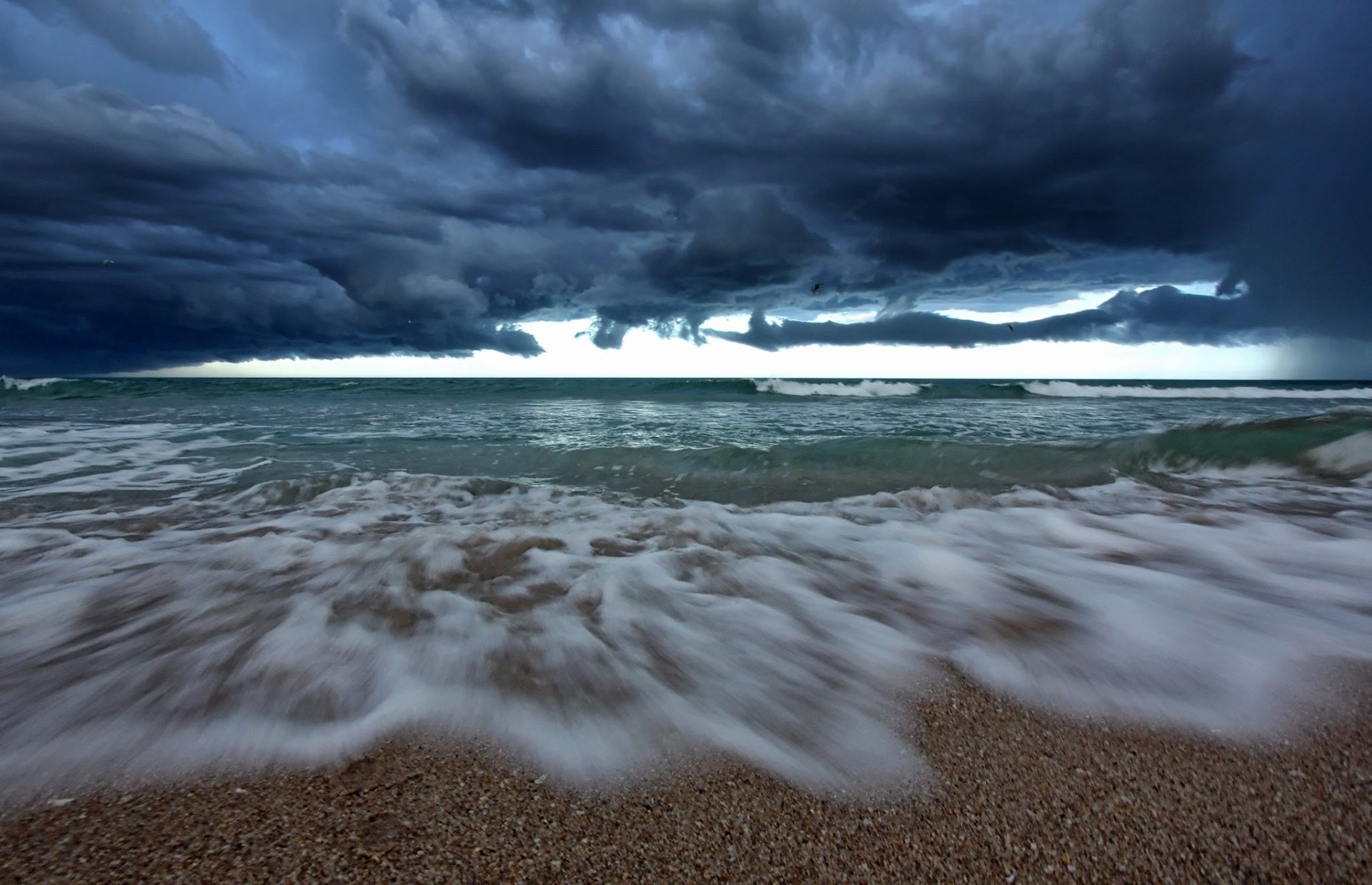 Blue/Gray Clouds over the Ocean Fond d'écran HD | Arrière-Plan ...