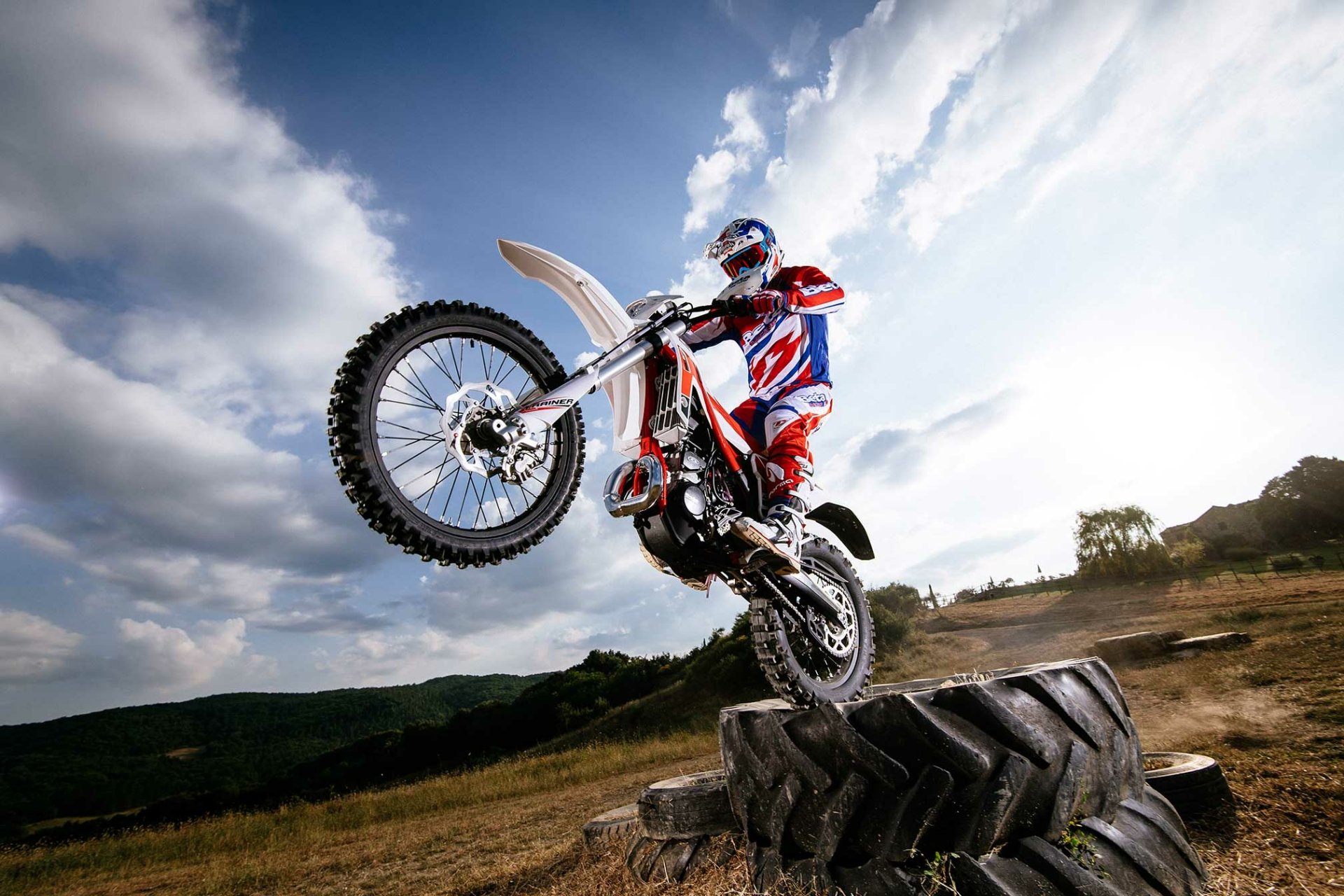 Download Vehicle Beta Xtrainer HD Wallpaper