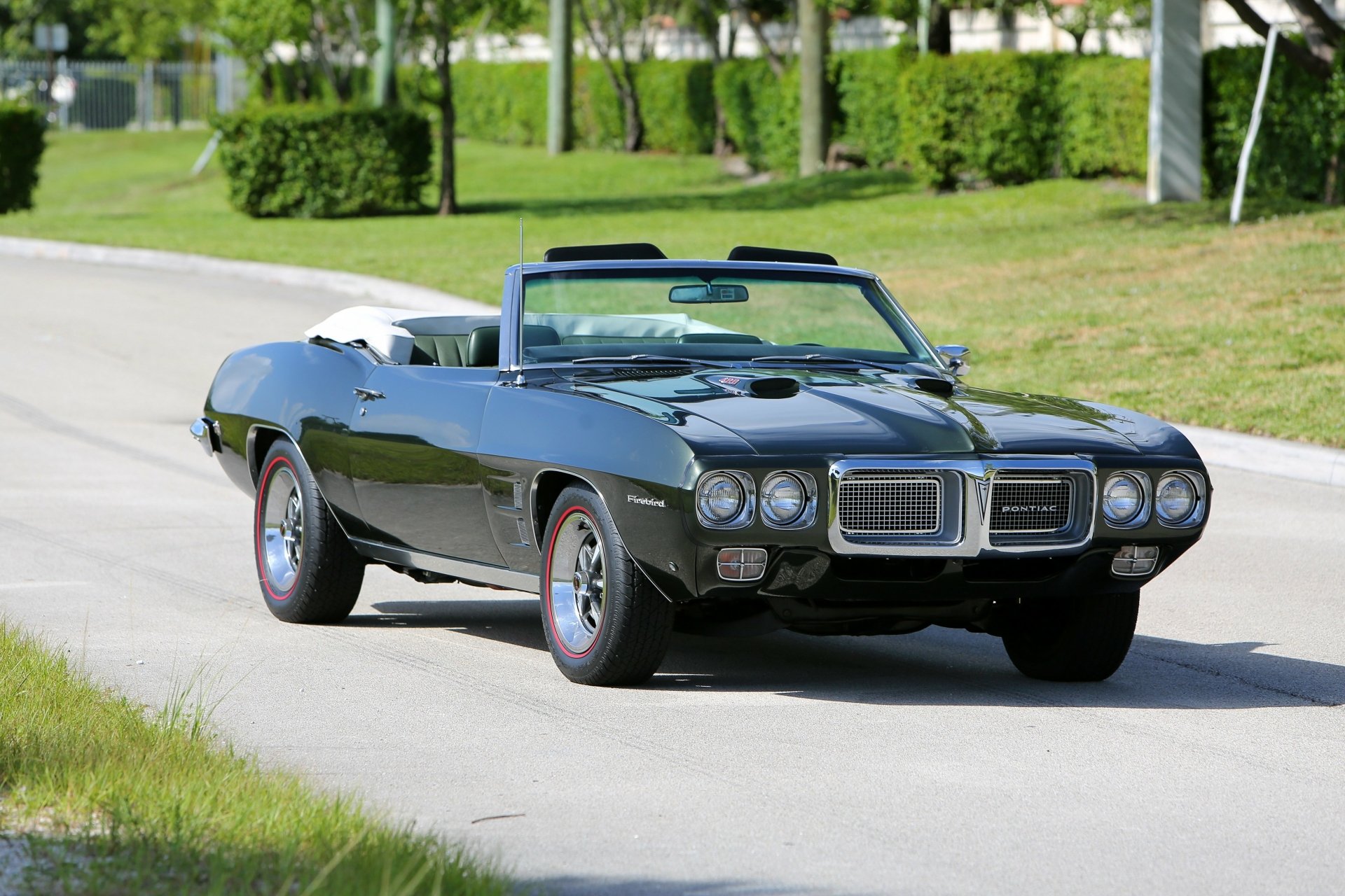 Download Vehicle Pontiac Firebird 4k Ultra HD Wallpaper