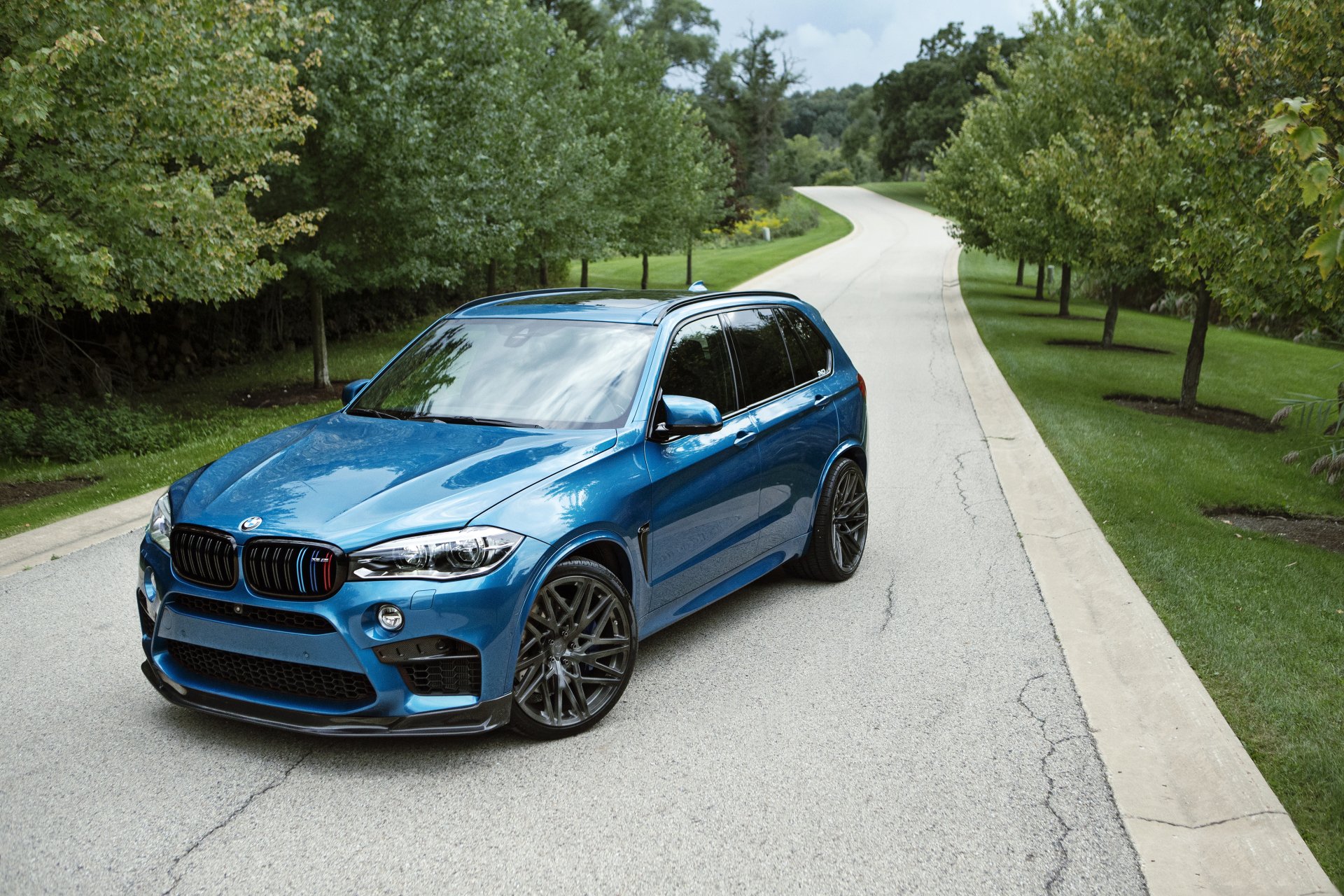 4K Ultra HD BMW X5 SUV Wallpaper