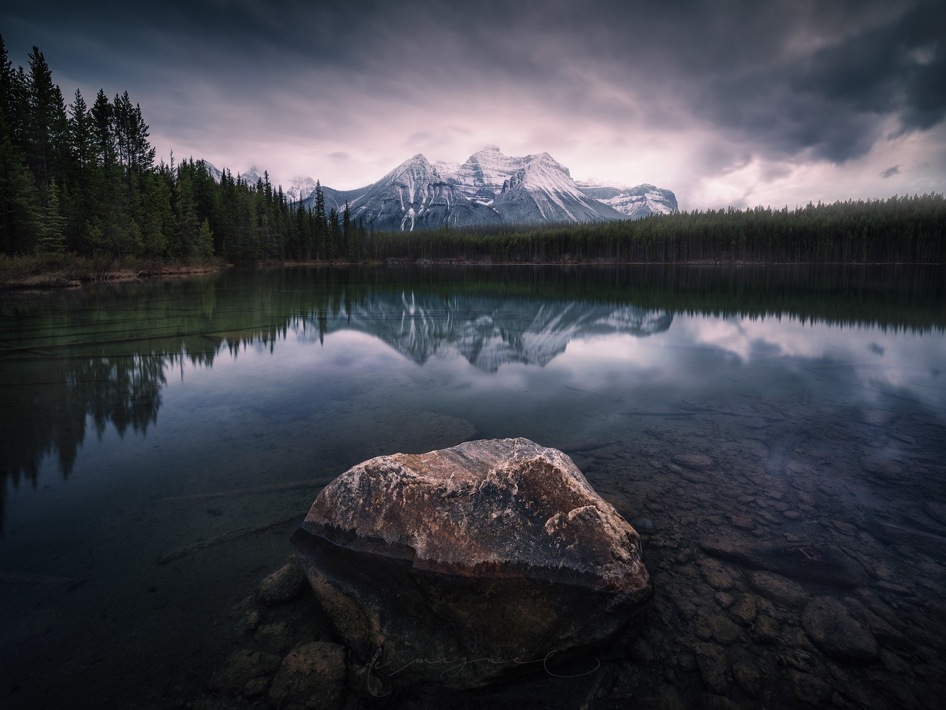 Serene Mountain Lake Reflection HD Wallpaper | 1920x1440 | Wallpaper Abyss