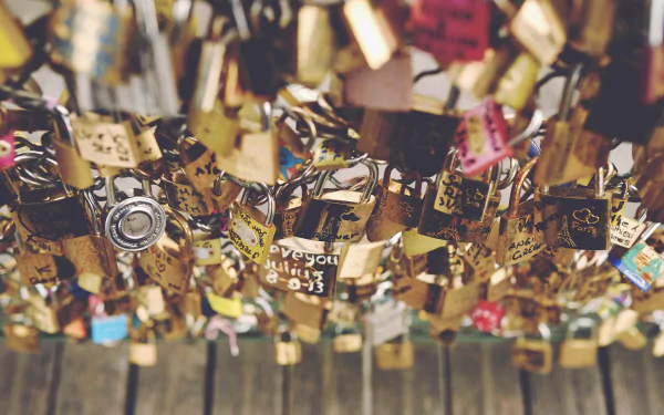 Romantic man made lock HD Desktop Wallpaper | Background Image