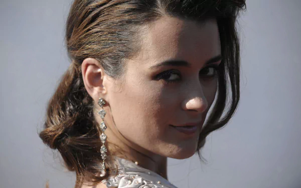 brown eyes earrings brunette face actress Celebrity Cote De Pablo HD Desktop Wallpaper | Background Image