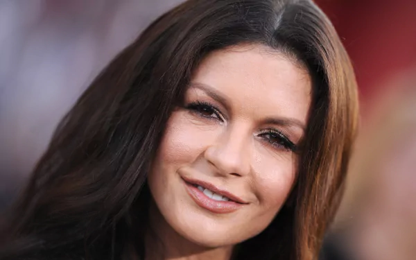 Close-up of English actress Catherine Zeta-Jones with brown eyes and brunette hair, smiling softly in a 4K Ultra HD desktop wallpaper.