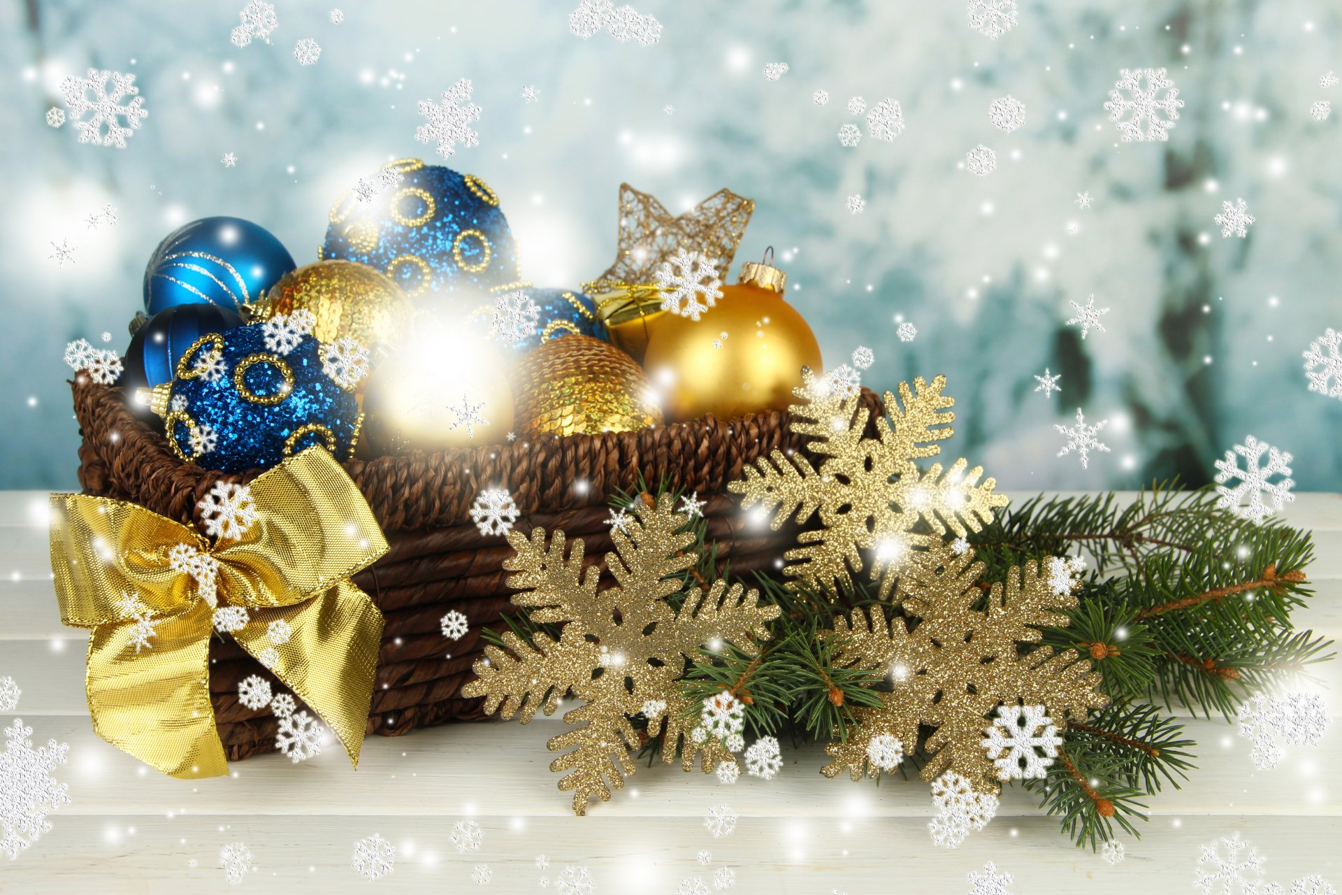 4K Ultra HD PC wallpaper of Christmas holiday decorations: blue and gold baubles in a basket, glittering snowflakes, gold snowflake ornaments and evergreen sprigs.