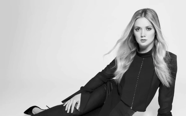Black-and-white HD desktop wallpaper featuring blonde celebrity actress and model Billie Lourd posing elegantly against a plain background.