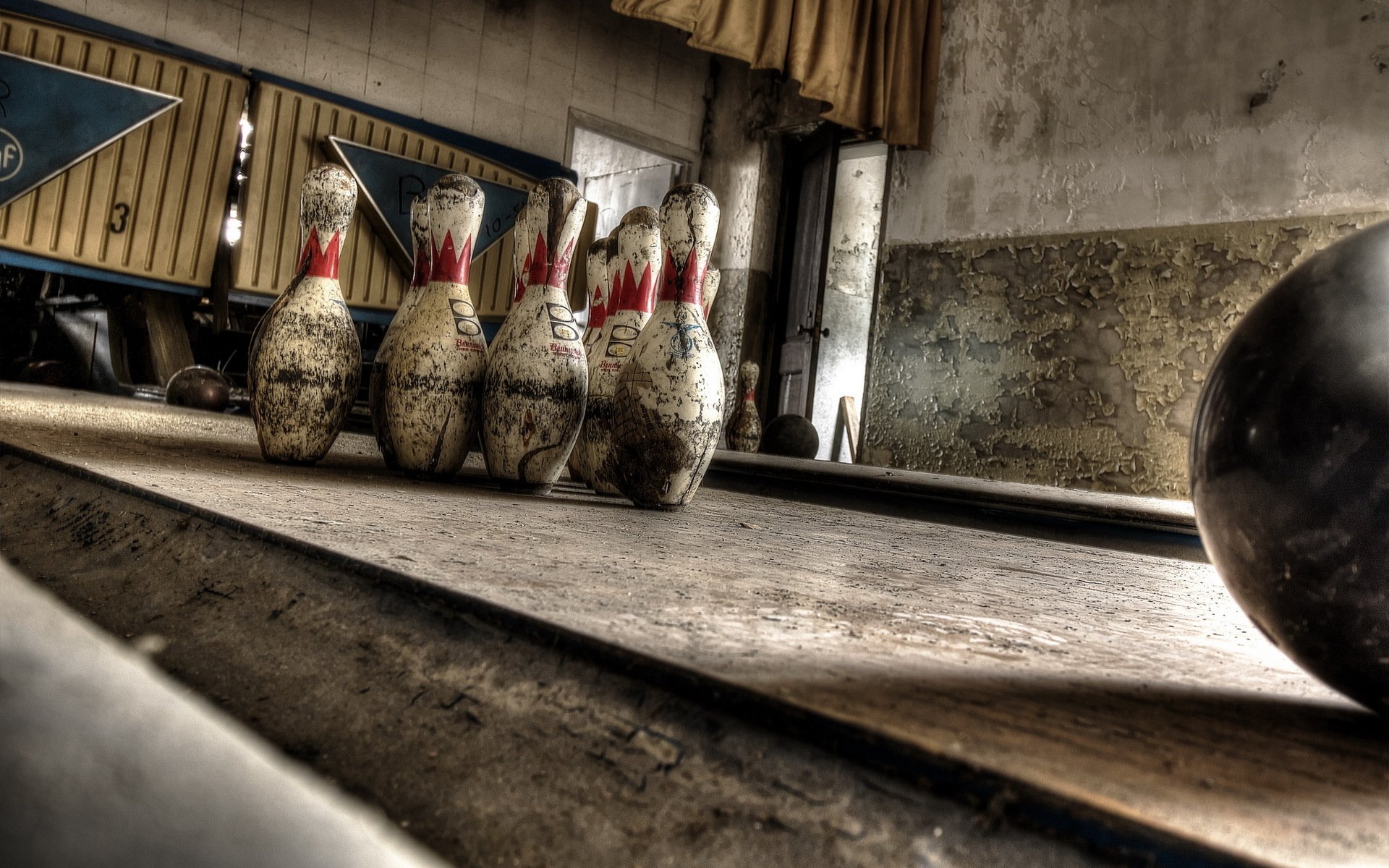 Download Bowling Sports HD Wallpaper