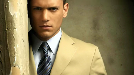 HD PC desktop wallpaper featuring Michael Scofield from the TV show Prison Break, showcasing a close-up of him in a beige suit against a muted background.