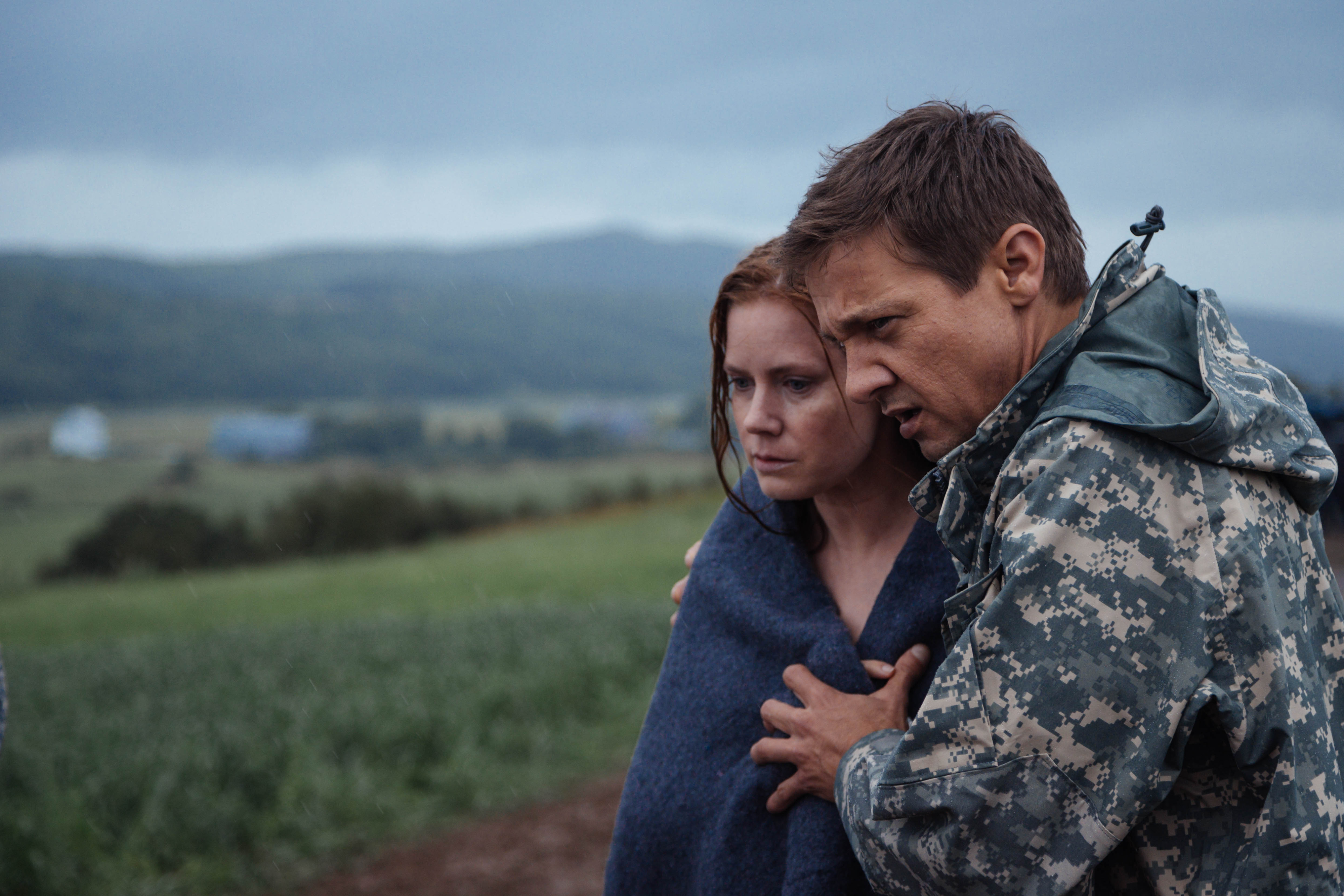 Arrival, Jeremy Renner and Amy Adams