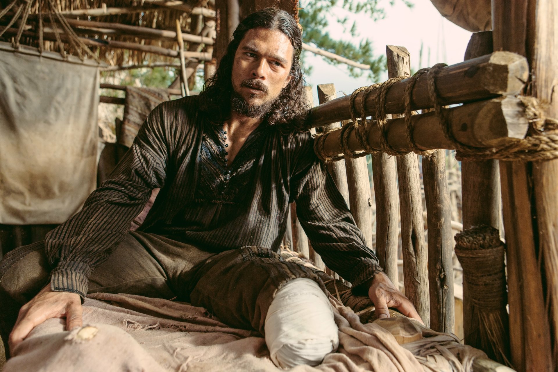Download John Silver (Black Sails) Luke Arnold TV Show Black Sails 4k Ultra HD Wallpaper