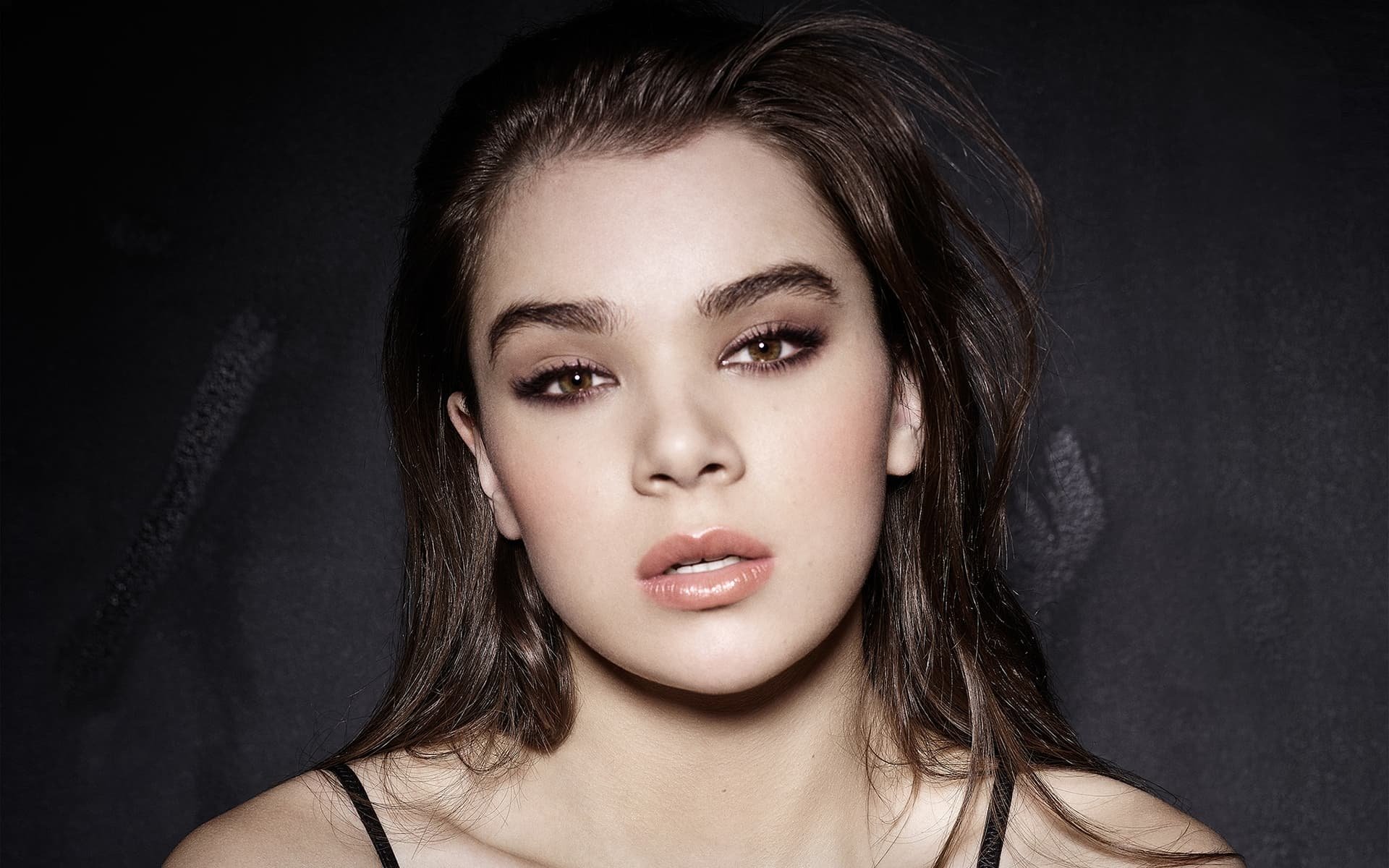 Hailee Steinfeld HD Wallpaper