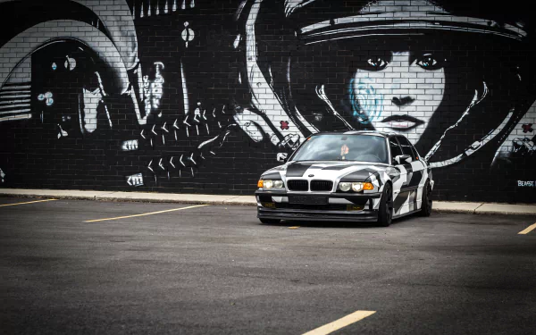 5K Ultra HD PC desktop wallpaper and background: BMW 7 Series car, a BMW vehicle, parked before a striking black-and-white graffiti mural.