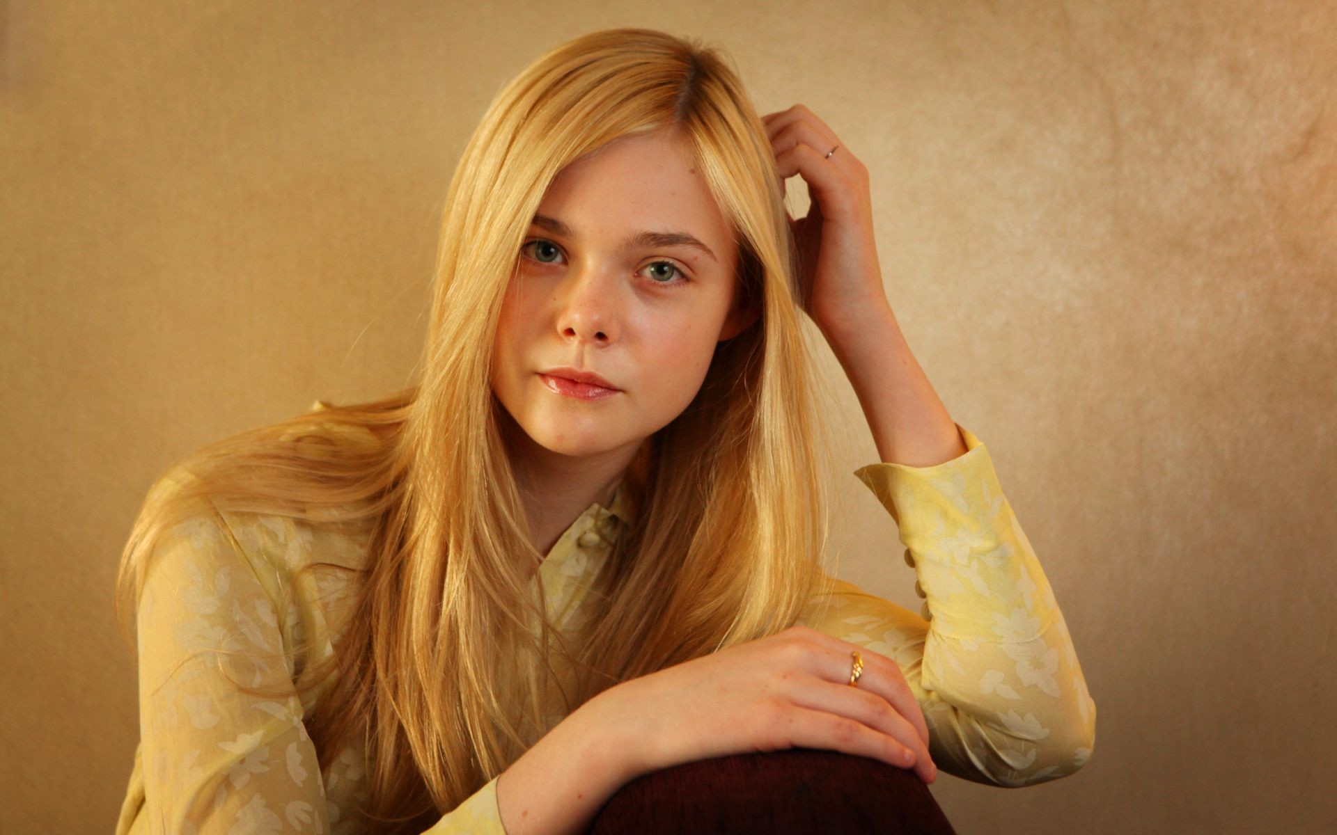 Download Green Eyes Actress Blonde Celebrity Elle Fanning HD Wallpaper