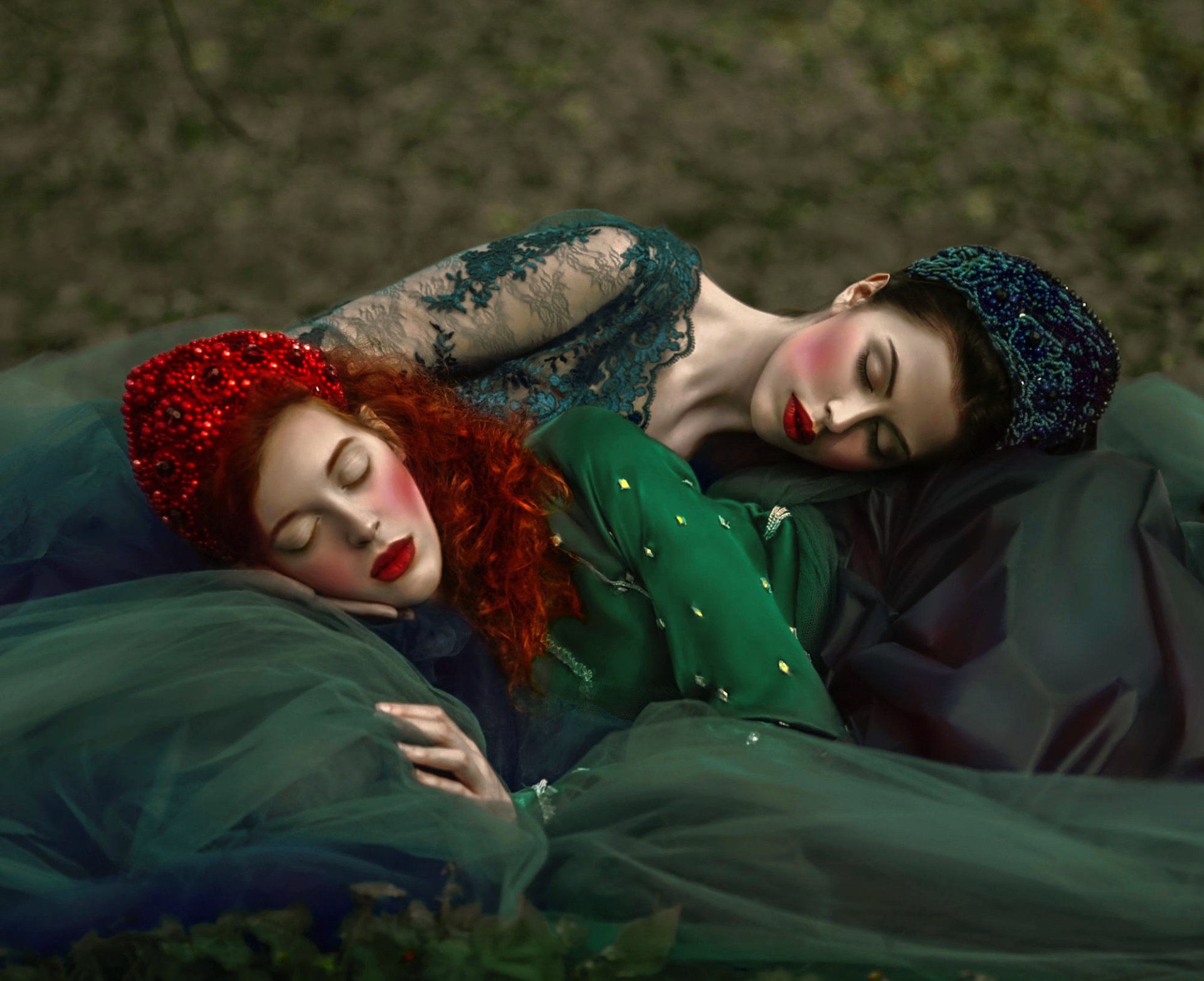 Download Lipstick Crown Sleeping Woman Mood HD Wallpaper by Agnieska Lorek
