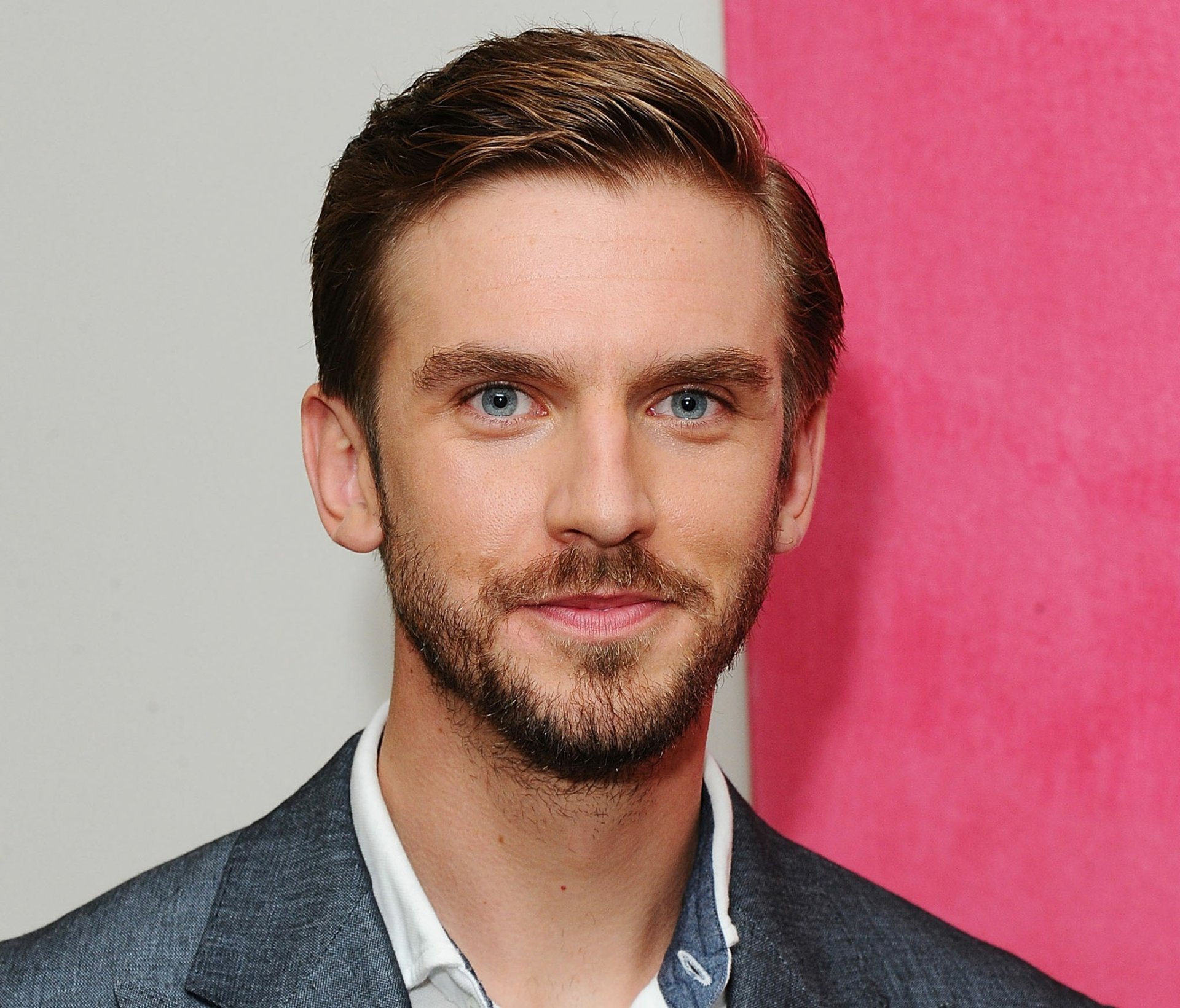 Download Celebrity Dan Stevens HD Wallpaper