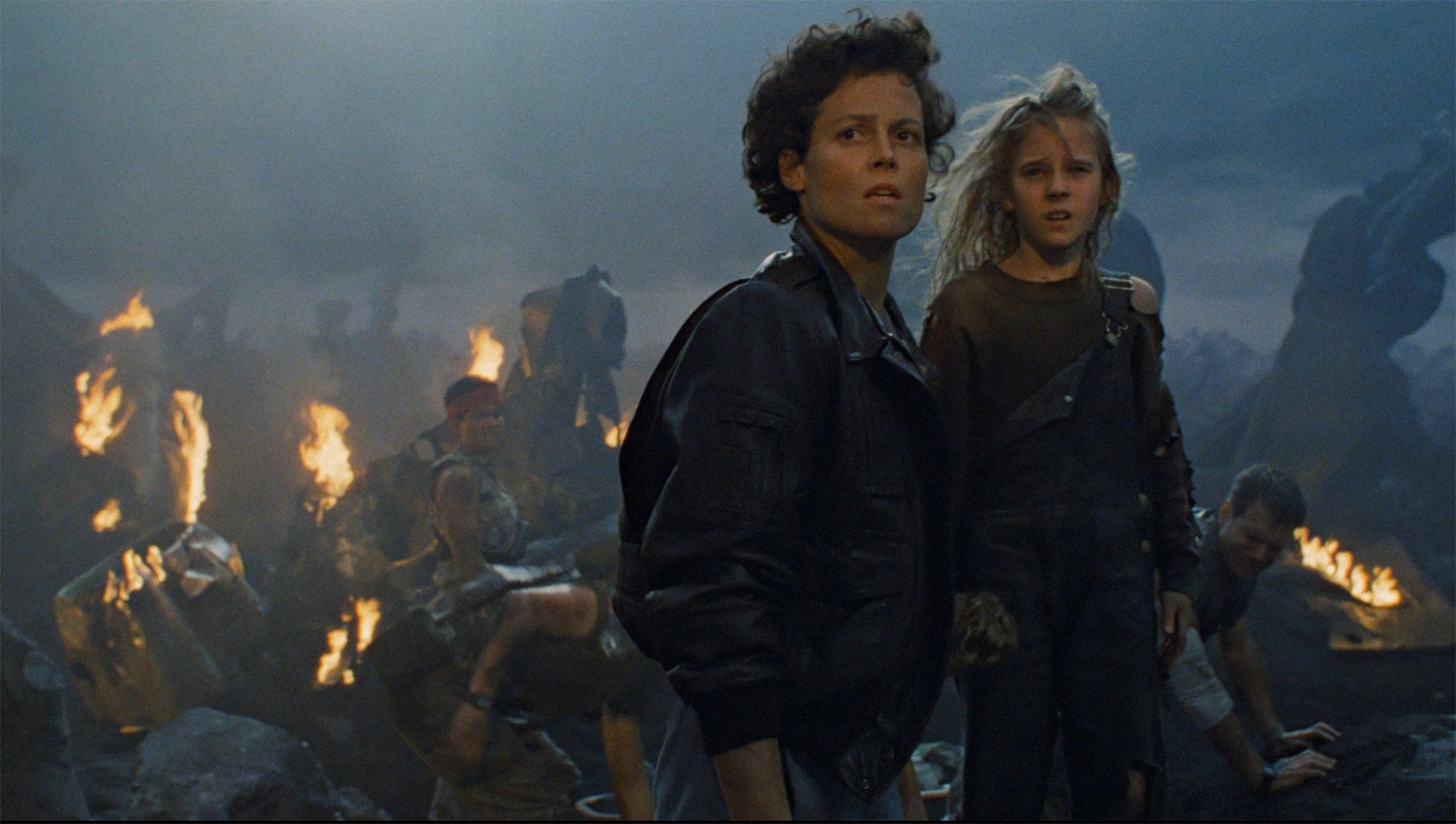 Download Carrie Henn Sigourney Weaver Movie Alien HD Wallpaper