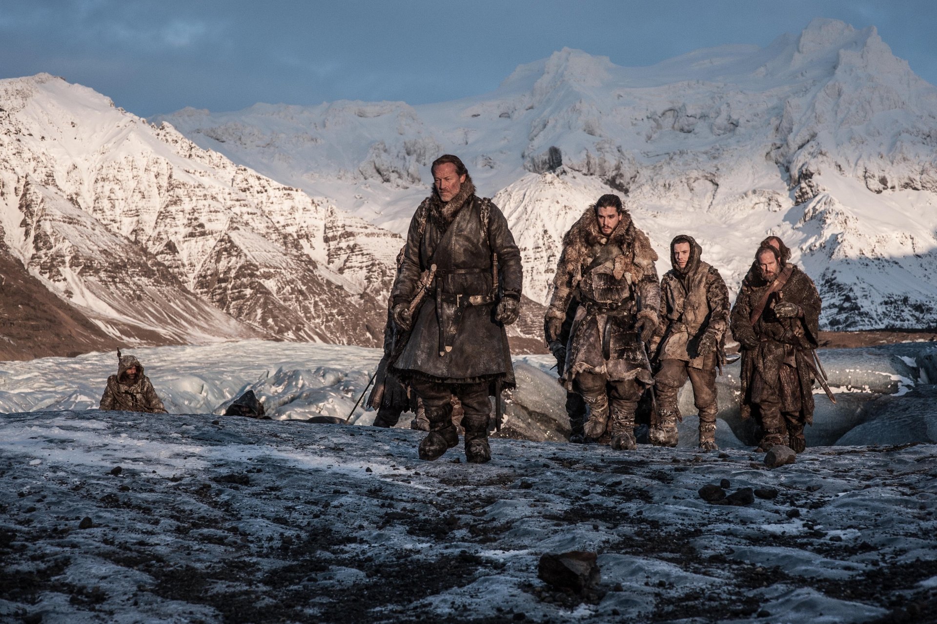 4K Game of Thrones desktop wallpaper: Thoros of Myr, Gendry, Jon Snow and Jorah Mormont trek across a snowy, mountainous landscape.