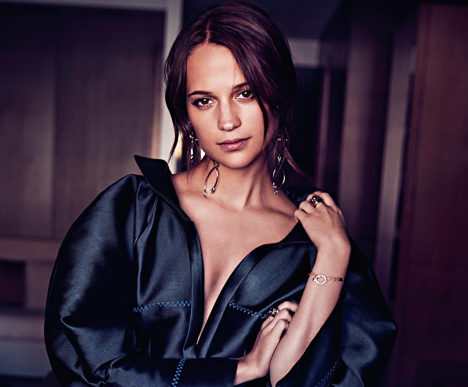 Alicia Vikander Wallpaper and Background Image | 1620x1339