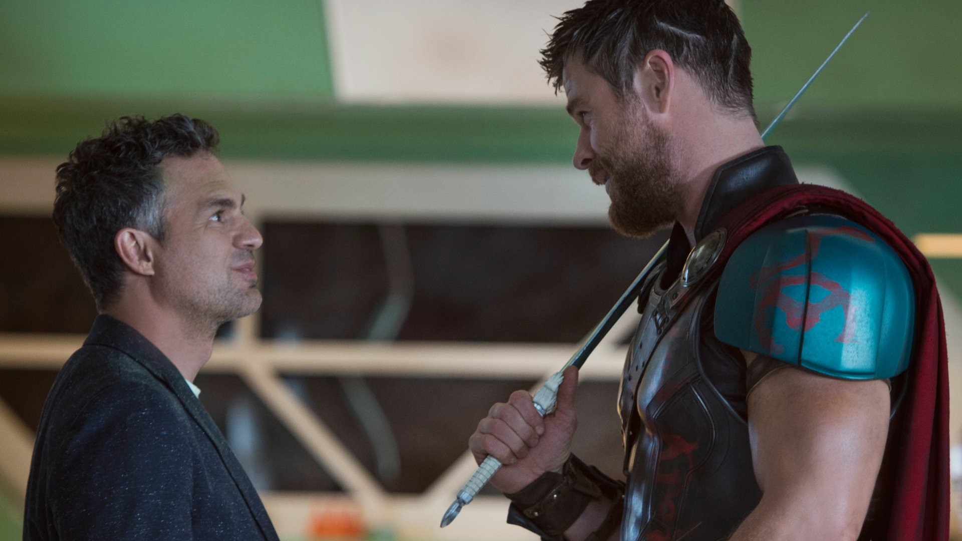 HD wallpaper of Mark Ruffalo as Bruce Banner and Chris Hemsworth as Thor from the movie Thor: Ragnarok, depicting a scene with the characters in conversation.