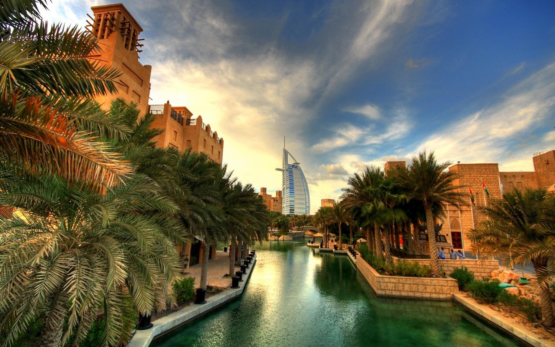 Download Hotel Palm Tree Dubai Man Made Resort HD Wallpaper download-hotel-palm-tree-dubai-man-made-resort-hd-wallpaper