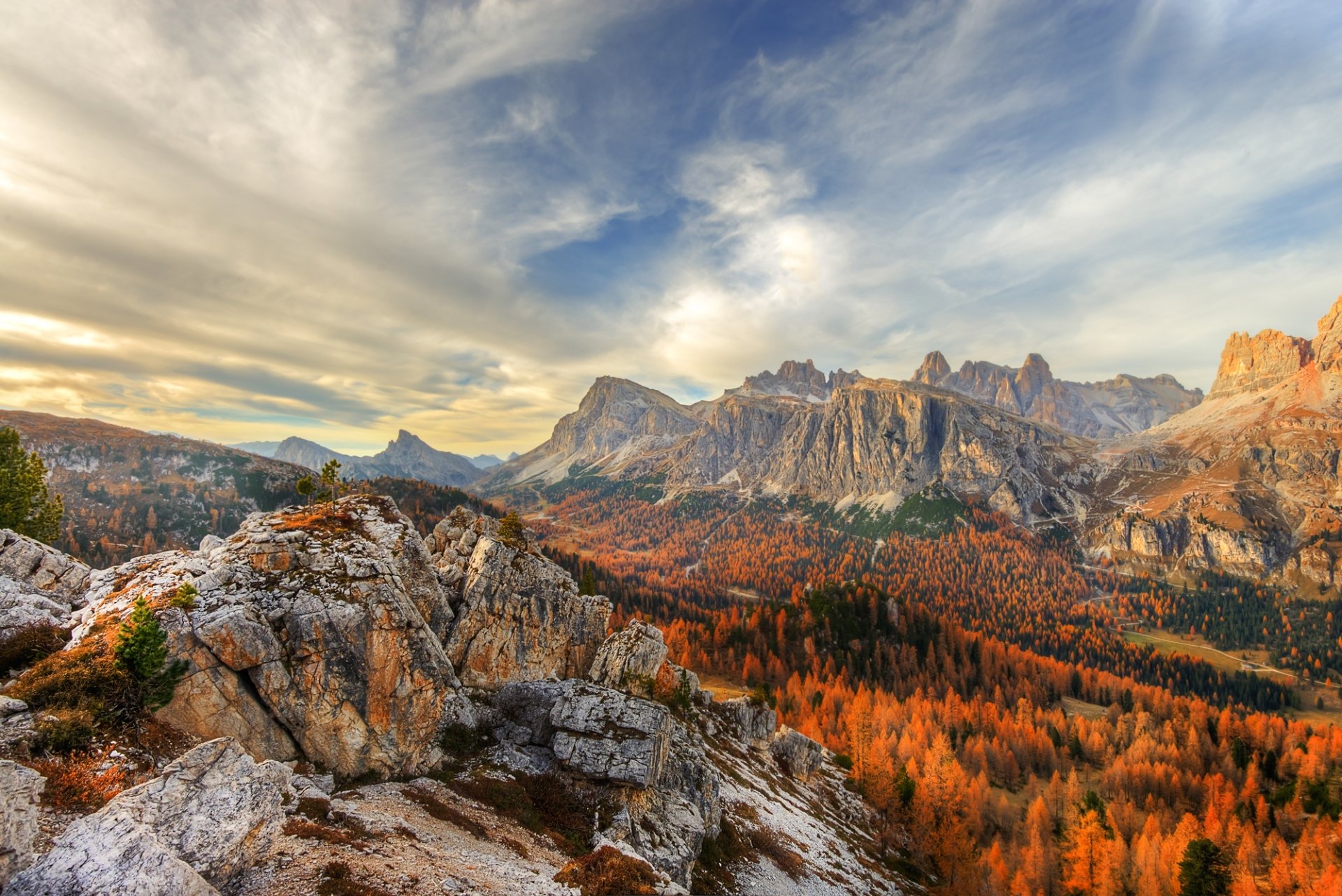 Autumn Majesty: Stunning HD Mountain Forest Landscape | 2000x1335 ...