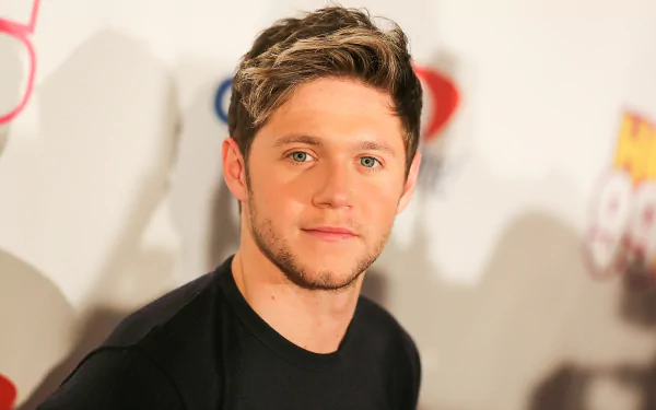 HD desktop wallpaper featuring a close-up of a man with blond hair and blue eyes against a blurred background.