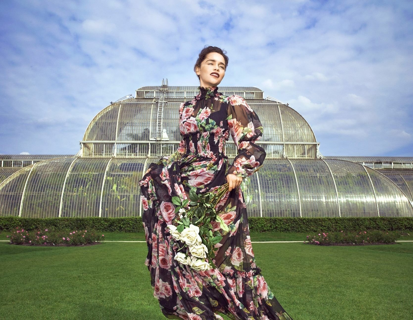 Download Celebrity Emilia Clarke Wallpaper