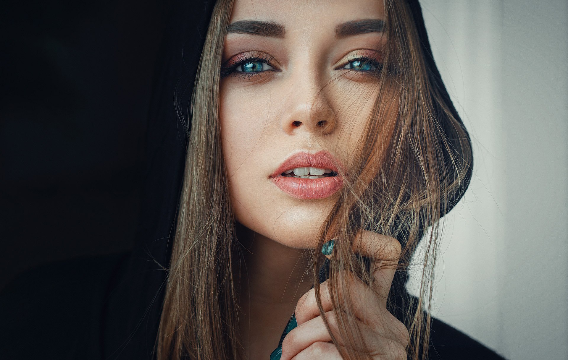 Download Blue Eyes Brunette Model Woman Face Hd Wallpaper By Evgeny Freyer 