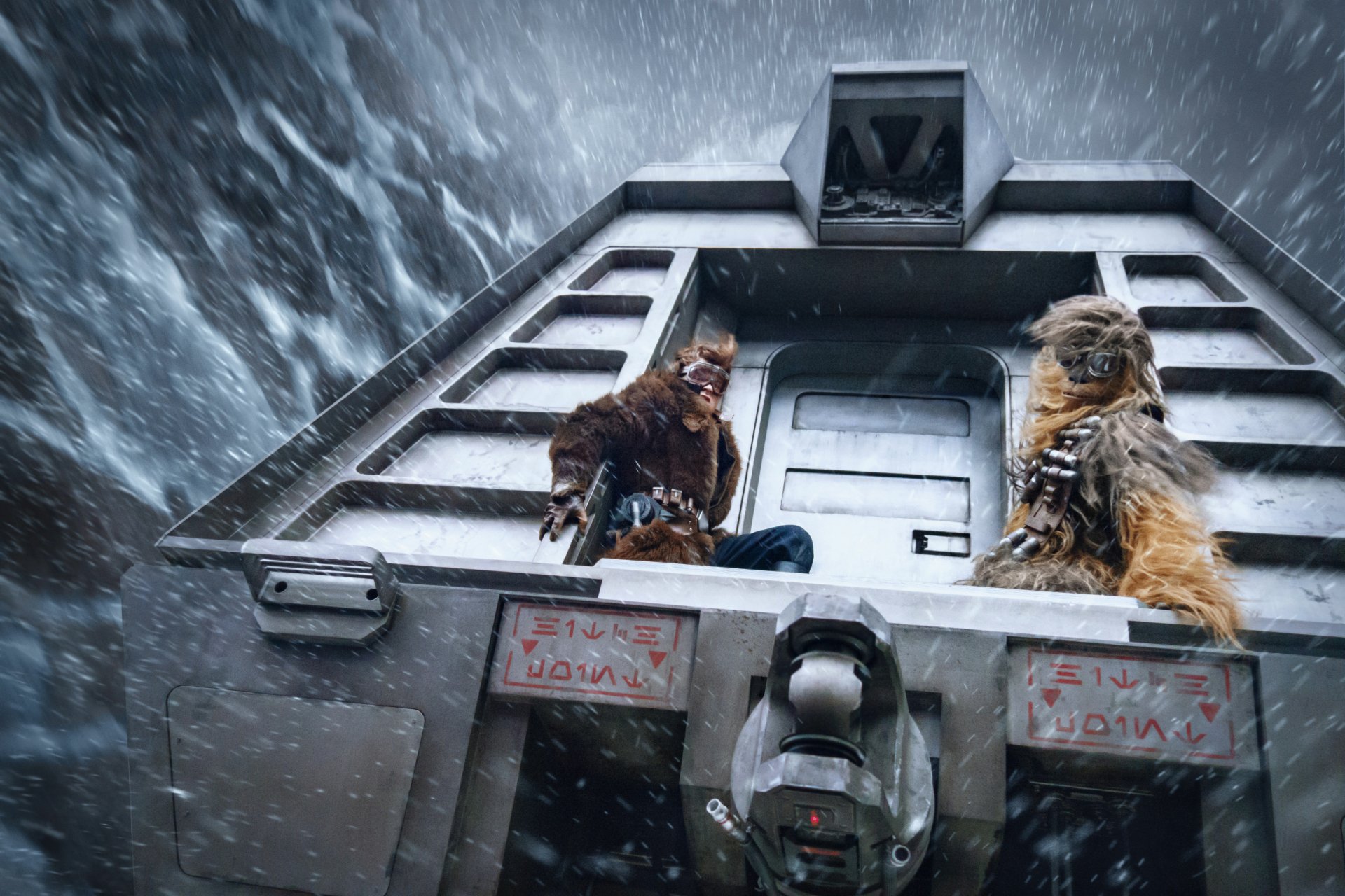 4K Ultra HD PC desktop wallpaper featuring characters from Solo: A Star Wars Story on a spaceship in a snowy environment.