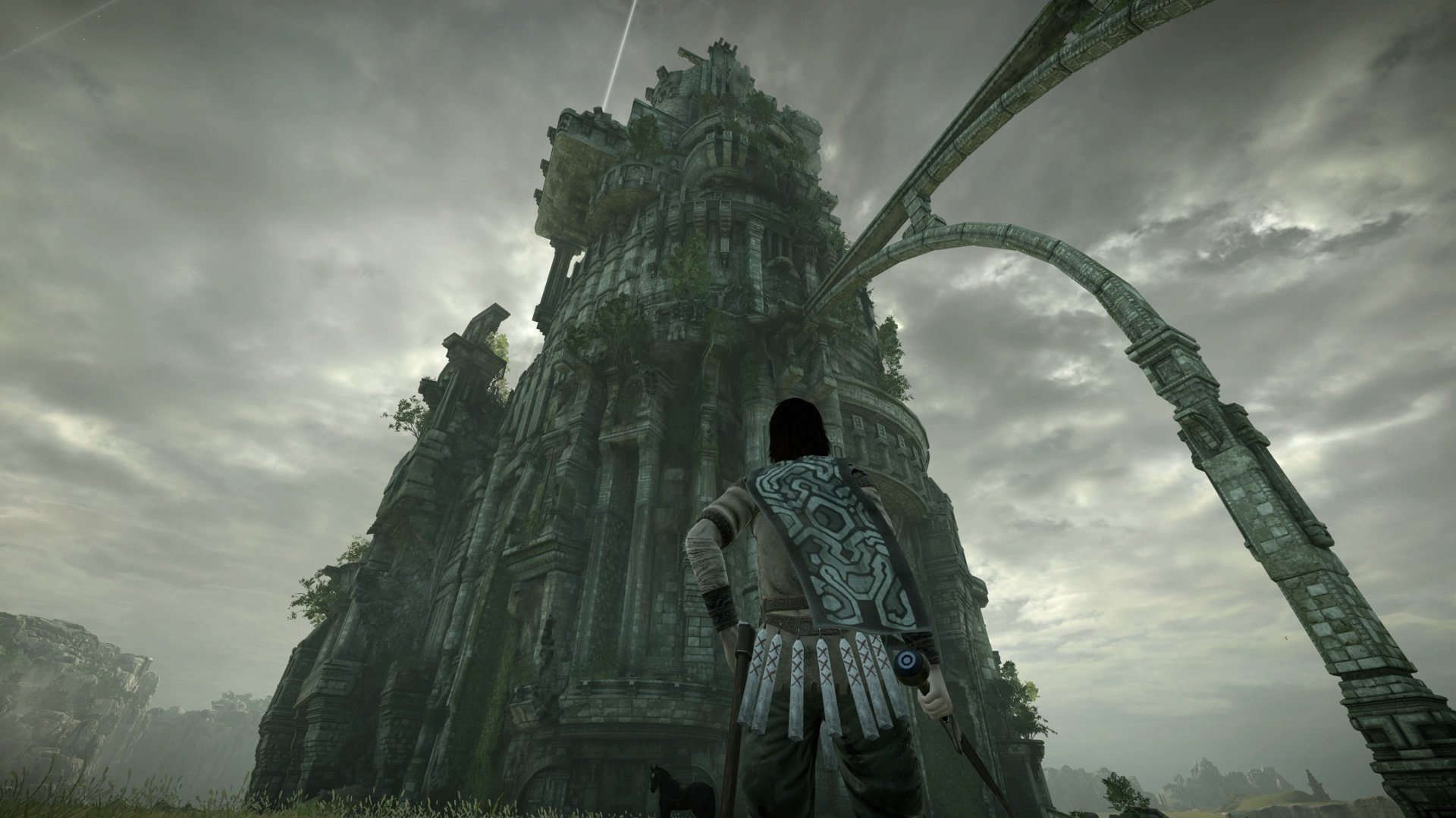 4K Ultra HD PC wallpaper from the video game Shadow of the Colossus (2018): lone rider gazes at a towering ruined fortress and arches beneath a stormy sky.