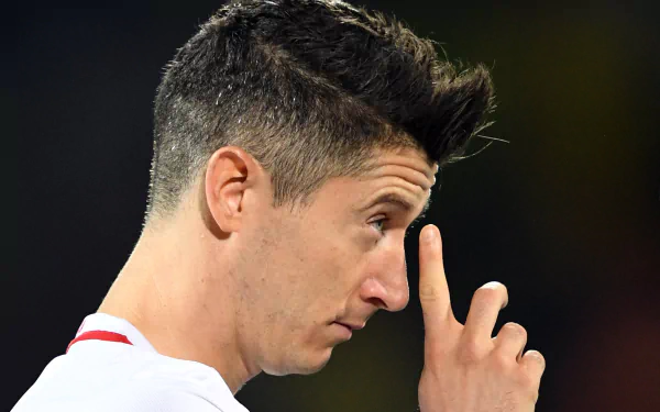 Robert Lewandowski Sports HD Desktop Wallpaper | Background Image