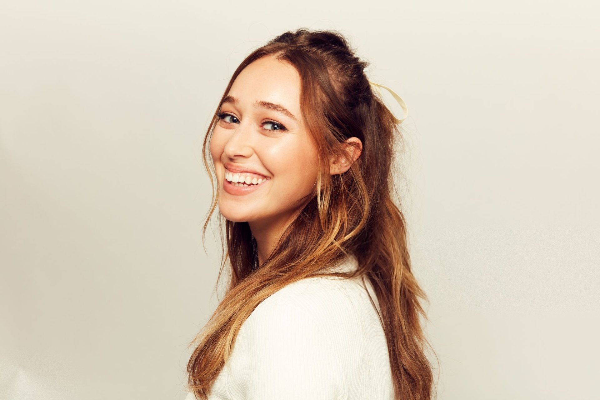 Download Celebrity Alycia Debnam Carey HD Wallpaper